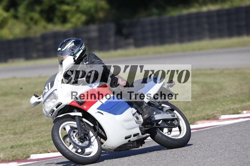 /Archiv-2025/49 26.08.2025 Cornu Master School ADR/gruen-vert/21